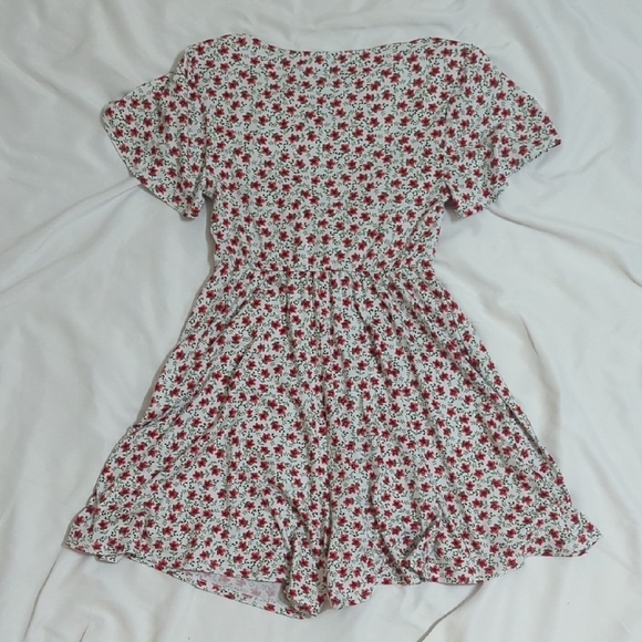 UO Kerry Ivory Floral Playsuit, Color Red/Green/White Size SP - Picture 4 of 16